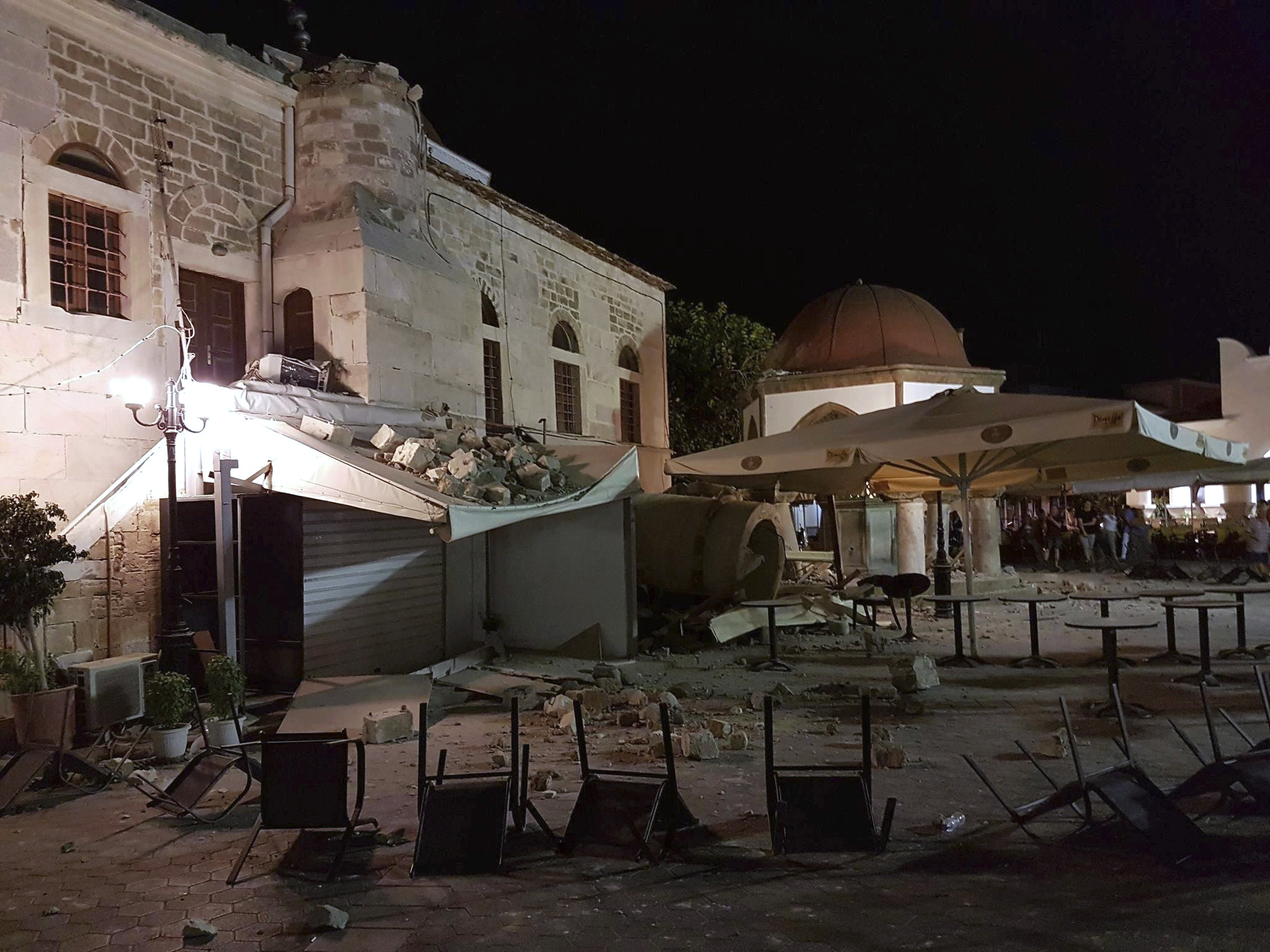 Δύο νεκροί και εικόνες καταστροφής από τα 6,6 Ρίχτερ στην Κω – μετράει τις πληγές του το νησί-3
