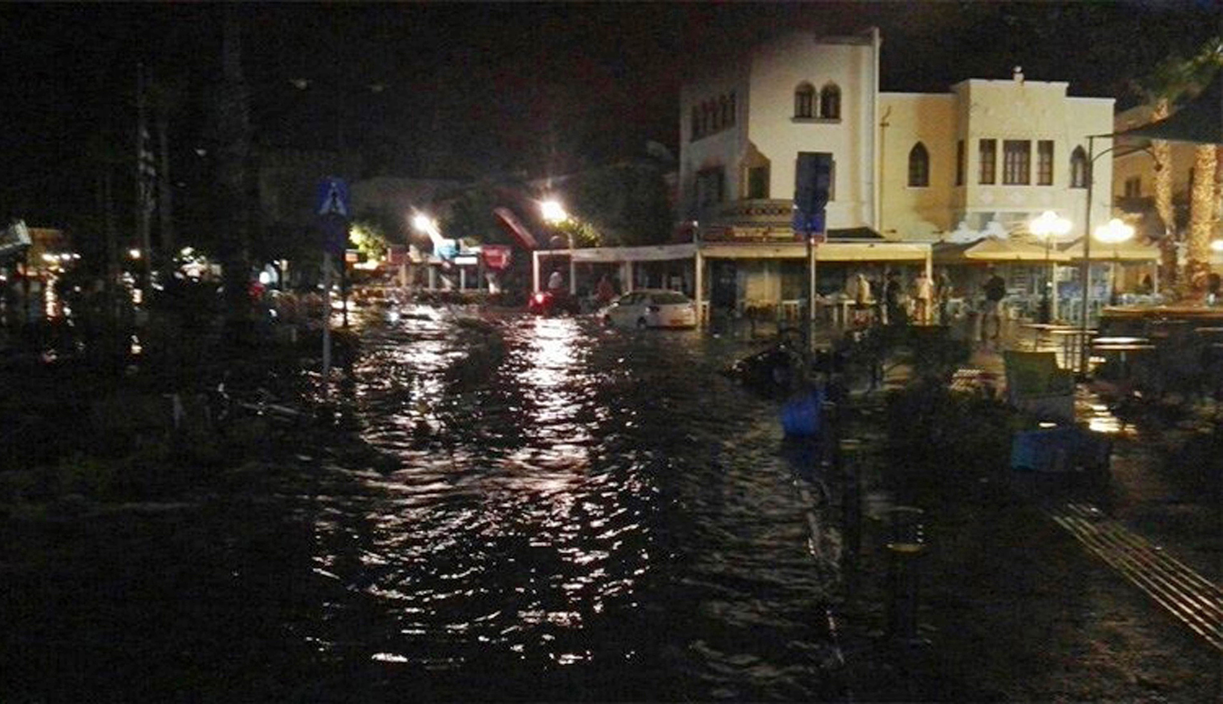 Δύο νεκροί και εικόνες καταστροφής από τα 6,6 Ρίχτερ στην Κω – μετράει τις πληγές του το νησί-8