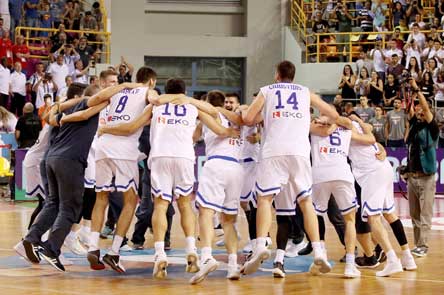 Ο Όμιλος ΕΛΠΕ και η ΕΚΟ συγχαίρουν τα «χρυσά» παιδιά της Εθνικής Νέων Ανδρών-1