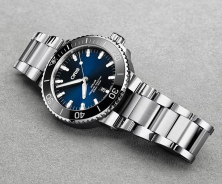 ORIS Aquis Date-7