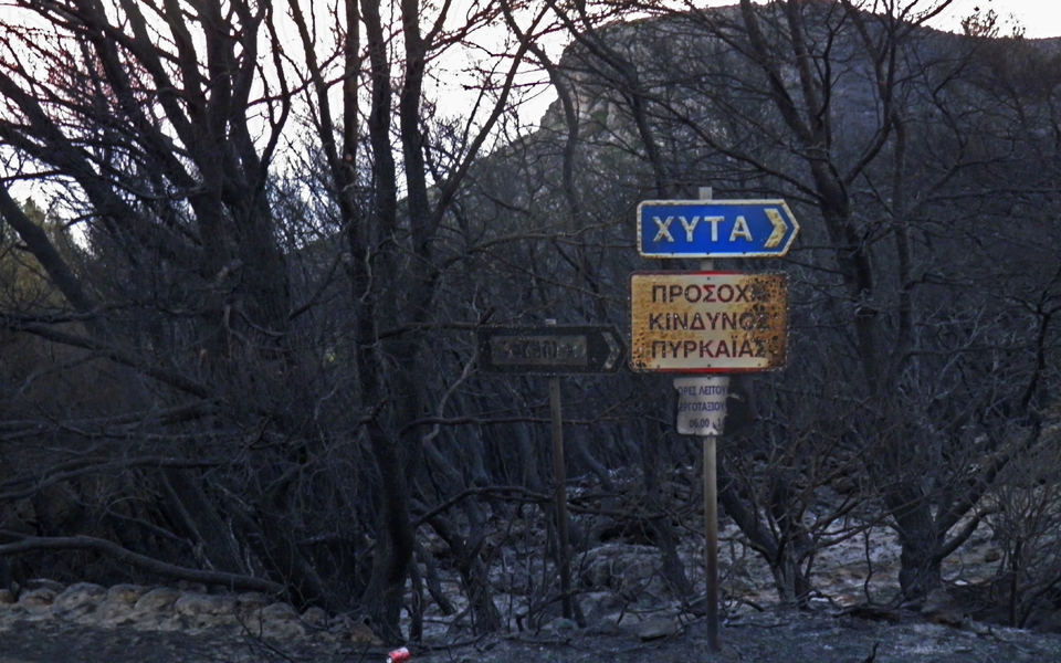 «Καλύτερη η εικόνα» στα Κύθηρα – σε επιφυλακή για αναζωπυρώσεις-1