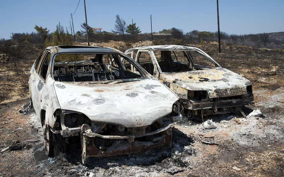 «Καλύτερη η εικόνα» στα Κύθηρα – σε επιφυλακή για αναζωπυρώσεις-3