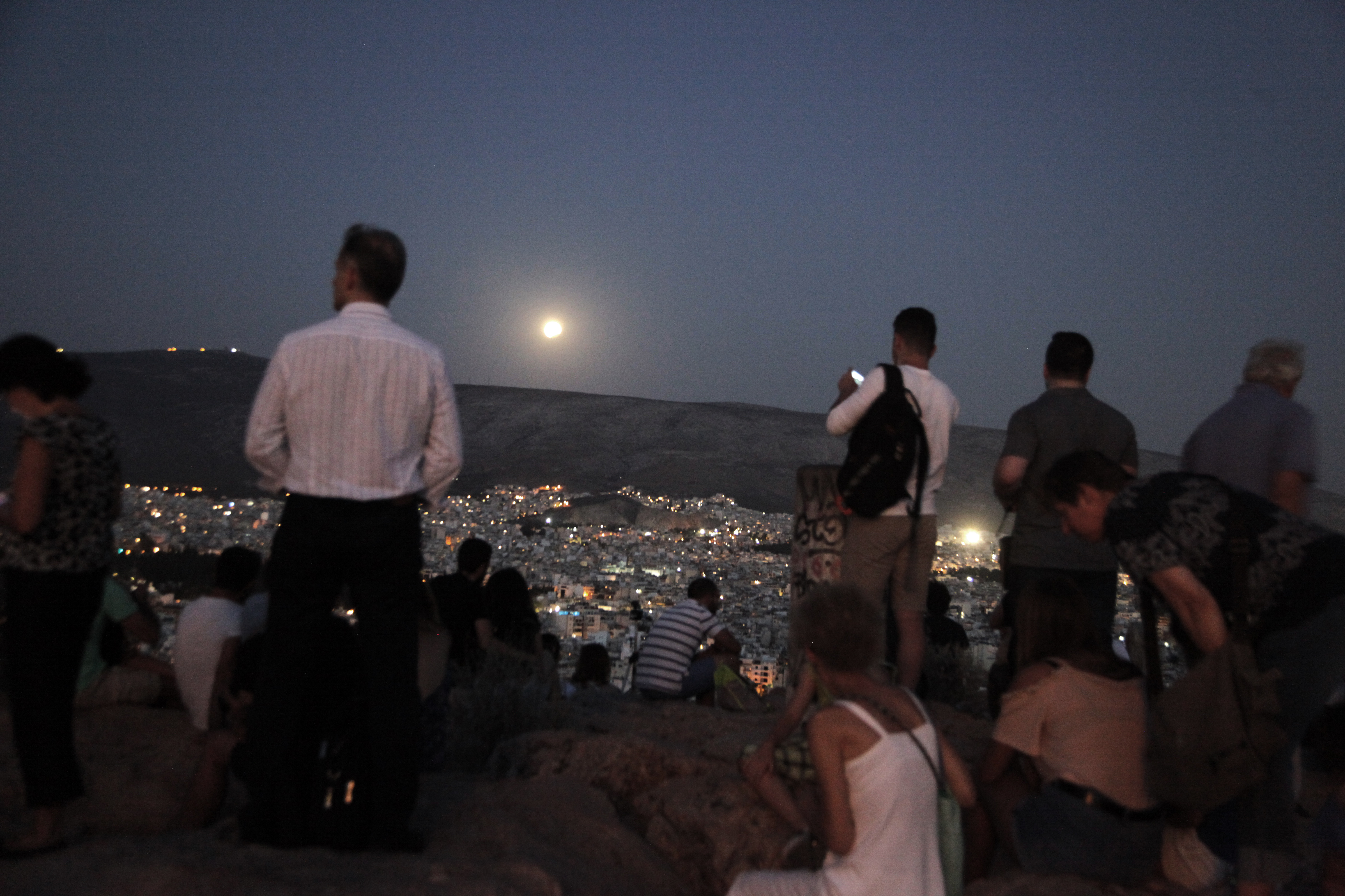 Πανσέληνος και έκλειψη Σελήνης δημιούργησαν ένα σπάνιο θέαμα (ΦΩΤΟ)-3