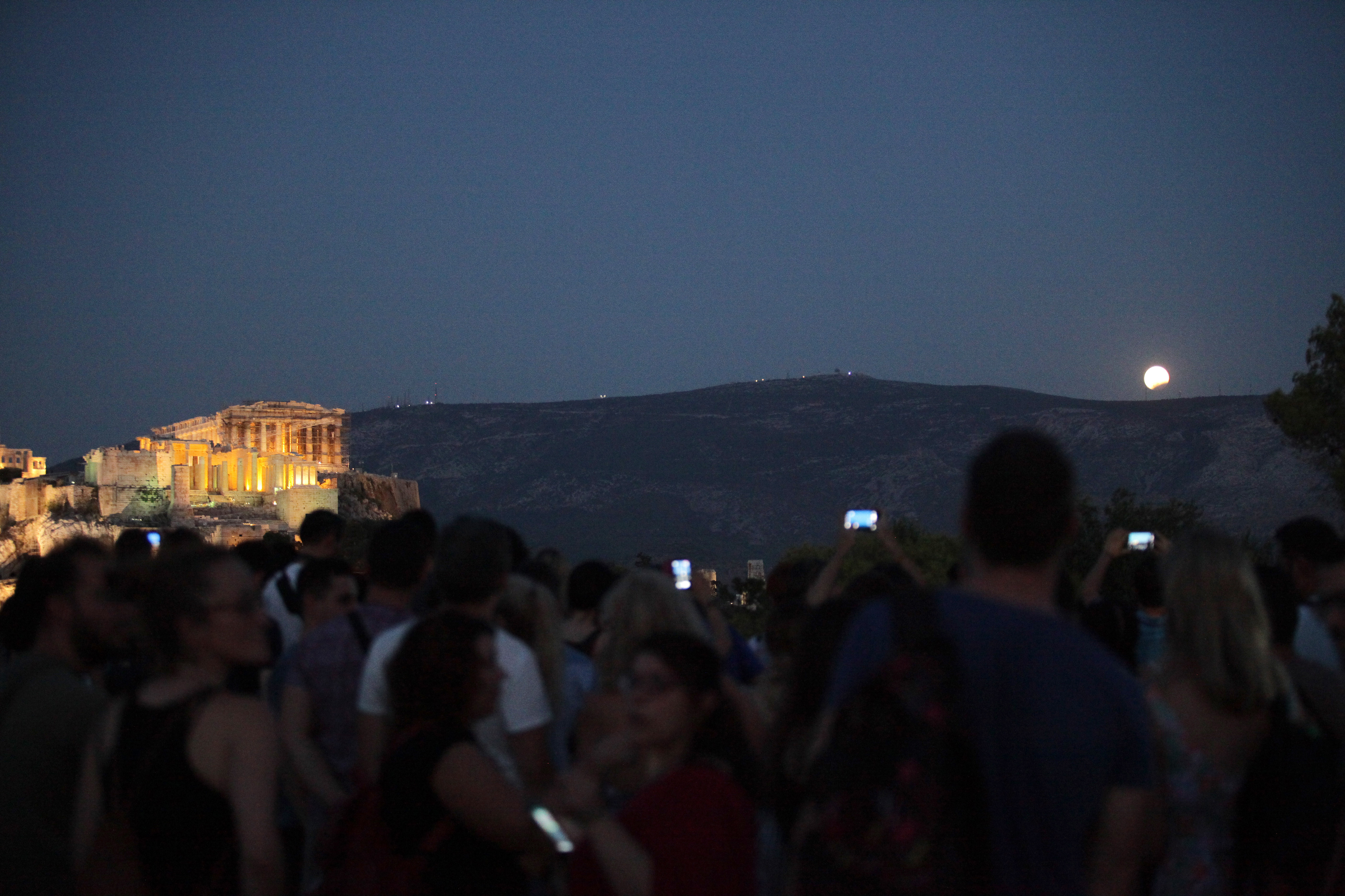 Πανσέληνος και έκλειψη Σελήνης δημιούργησαν ένα σπάνιο θέαμα (ΦΩΤΟ)-7