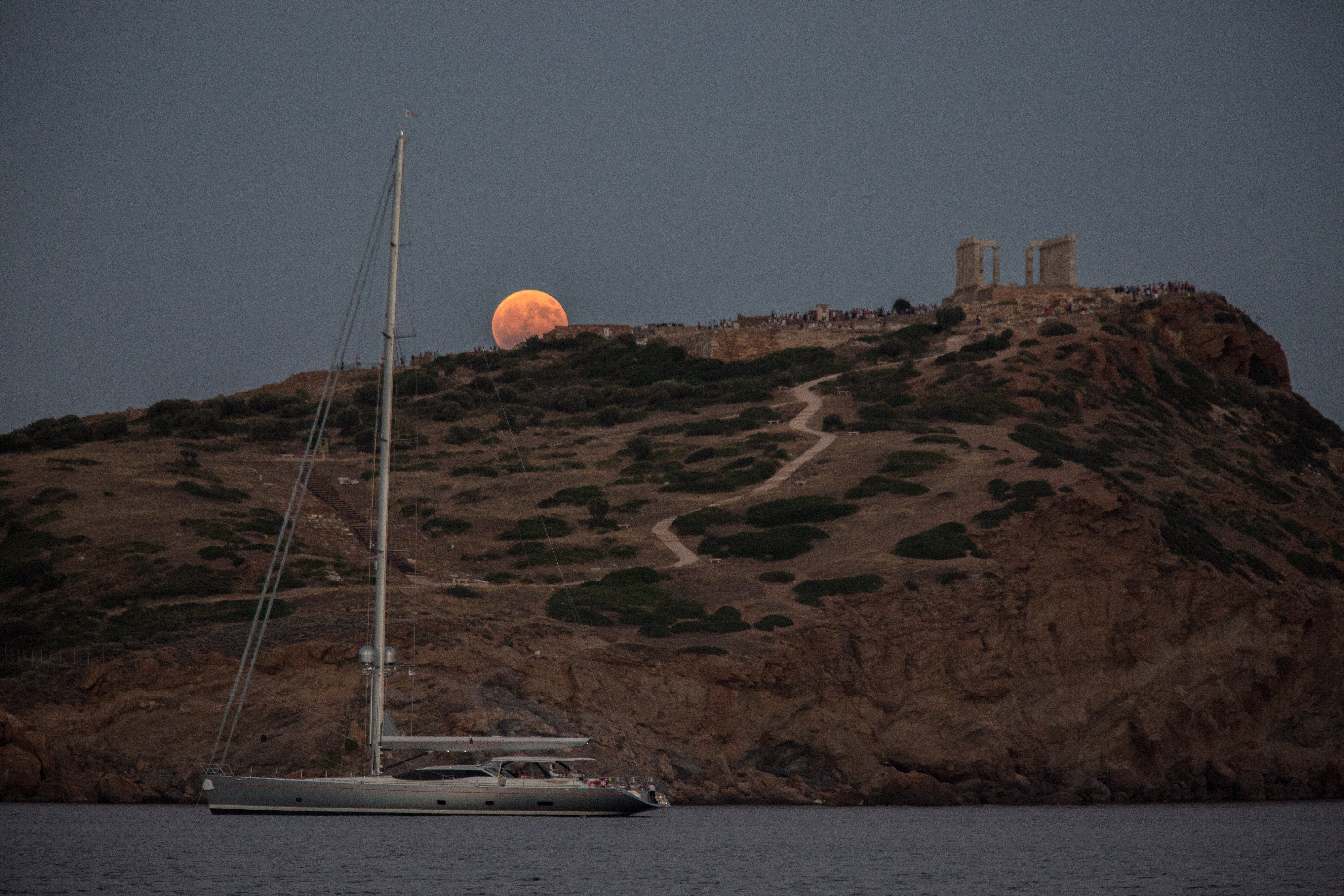 Πανσέληνος και έκλειψη Σελήνης δημιούργησαν ένα σπάνιο θέαμα (ΦΩΤΟ)-10