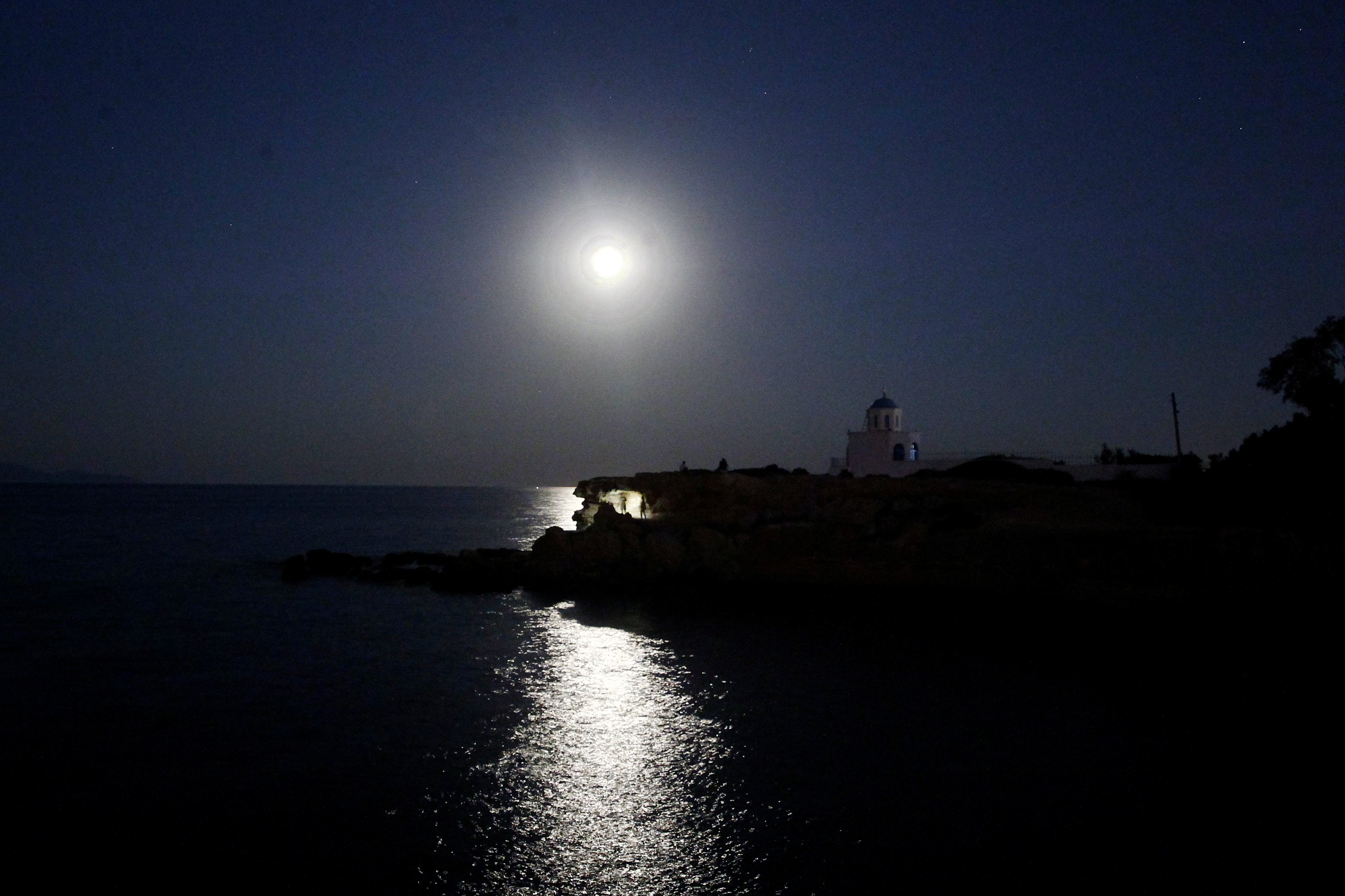 Πανσέληνος και έκλειψη Σελήνης δημιούργησαν ένα σπάνιο θέαμα (ΦΩΤΟ)-13
