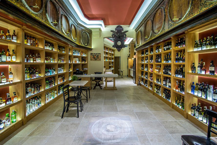 Οινοπνευματοπωλείον Κριτσίνη-1