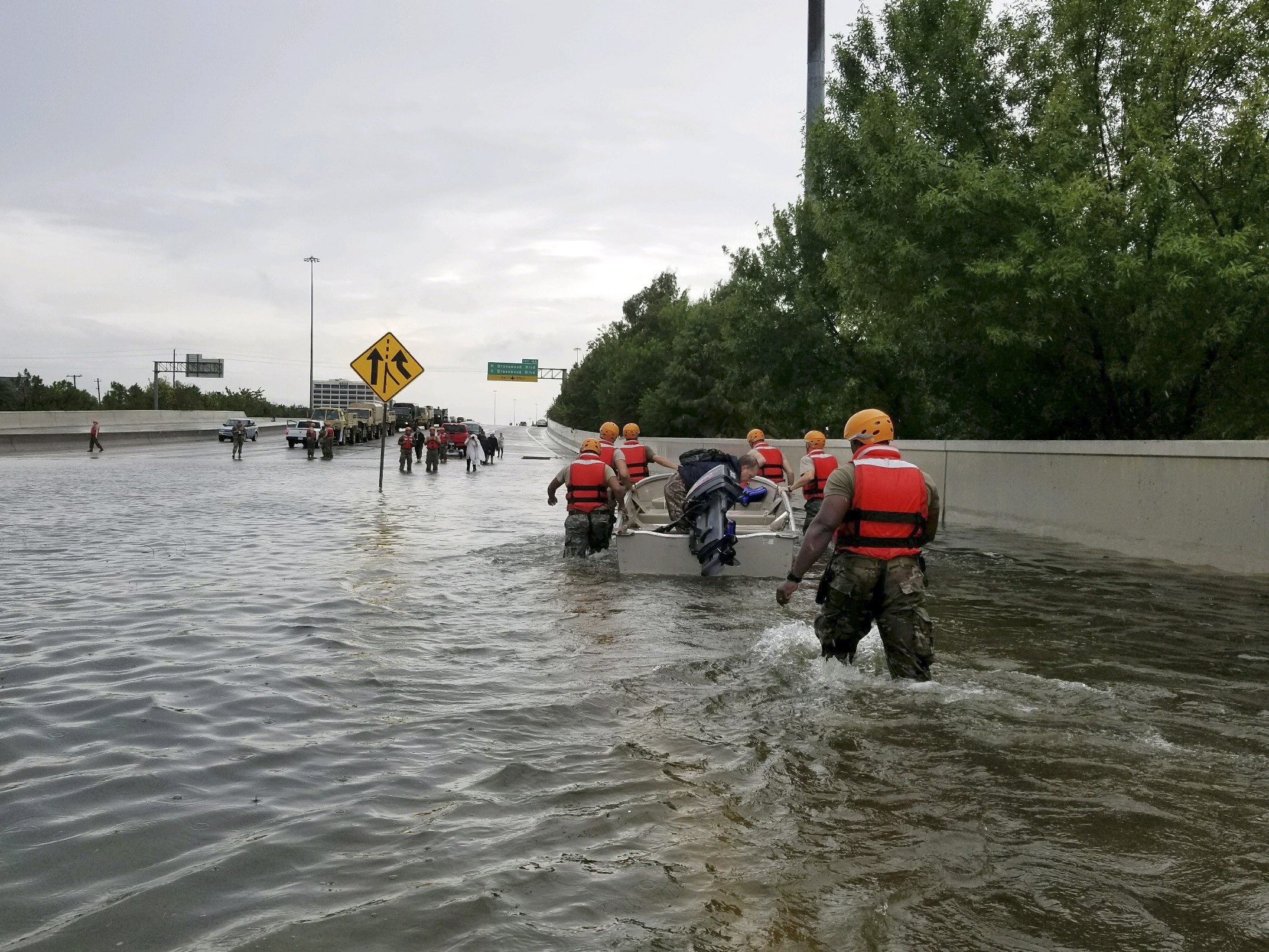 Χιούστον: Περίπου 6.000 κλήσεις στις αρχές για έκτακτη βοήθεια λόγω των πλημμυρών-1