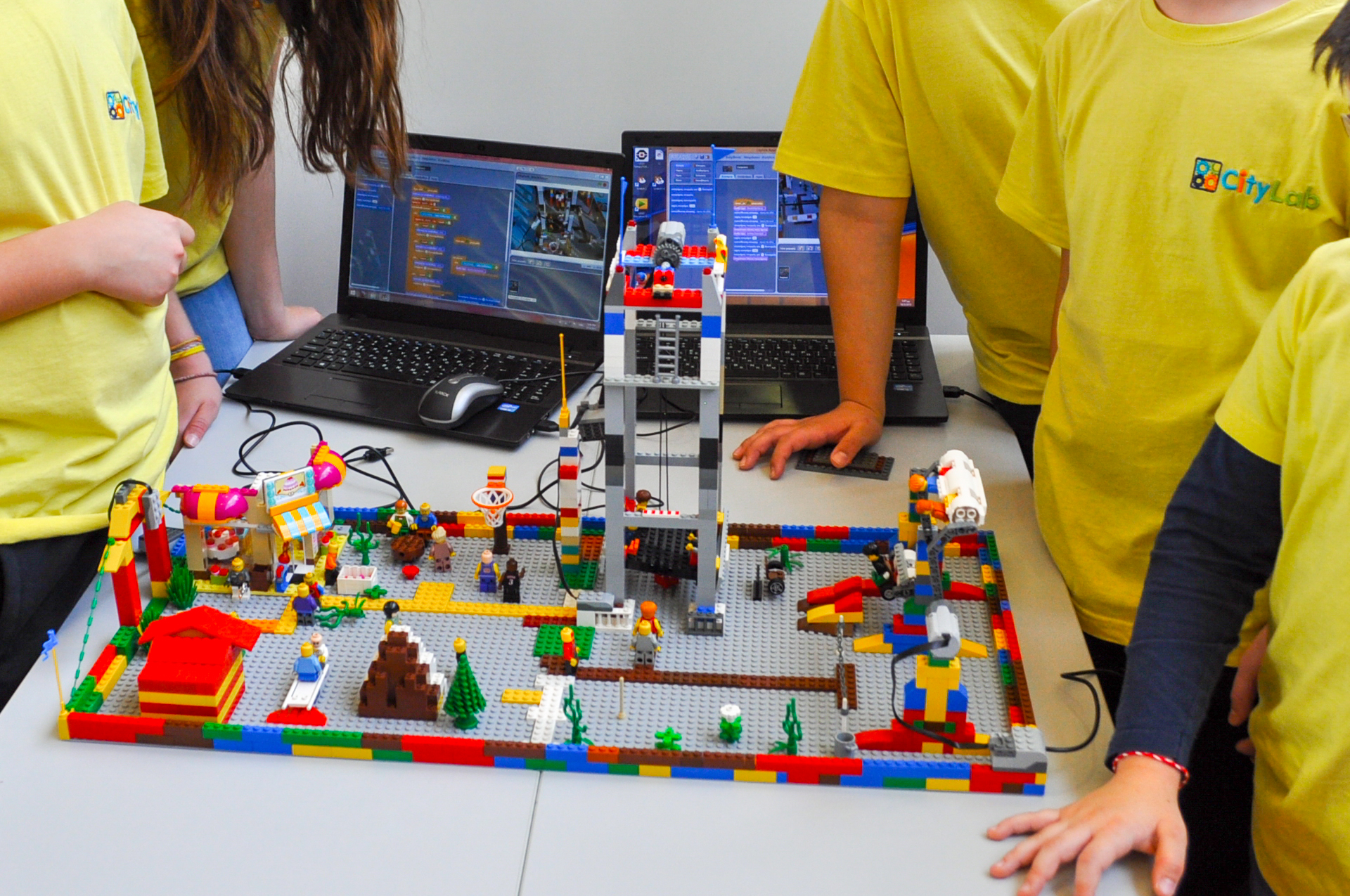 Παιδιά κατασκευάζουν ρομπότ και… εντυπωσιάζουν τους «μεγάλους»-1