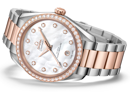 Ο Eddie Redmayne παρουσιάζει τα νέα OMEGA Seamaster Aqua Terra-9