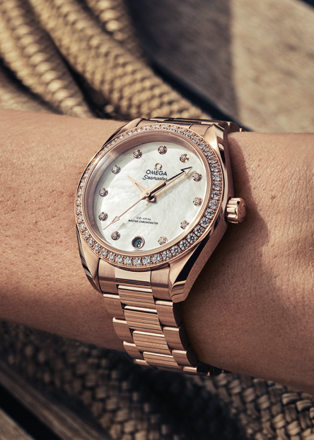 Ο Eddie Redmayne παρουσιάζει τα νέα OMEGA Seamaster Aqua Terra-10