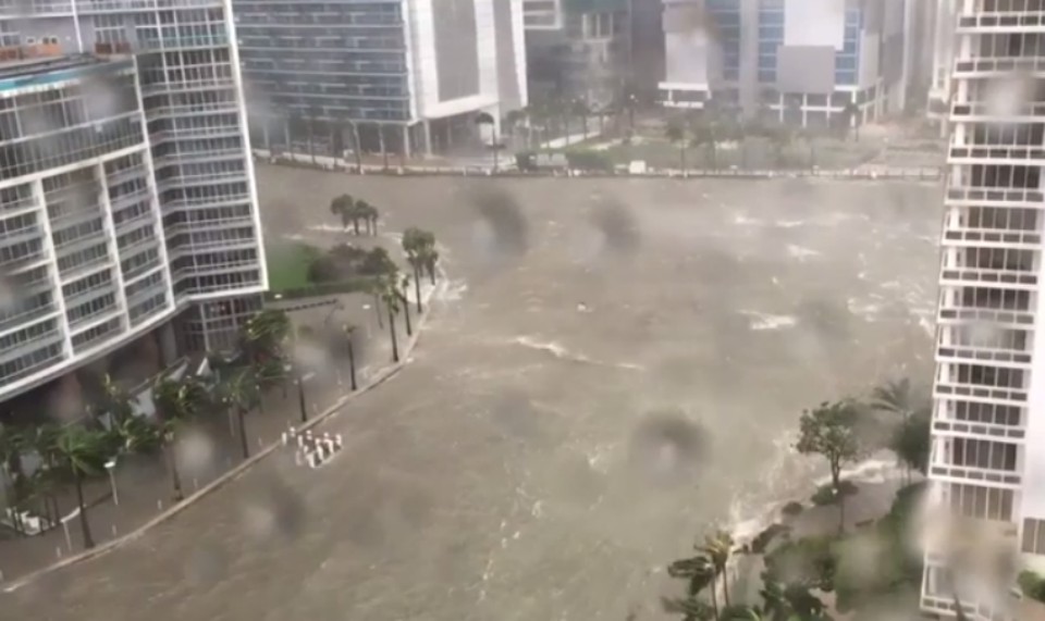 Τρεις νεκροί από τον «Ιρμα» – Ενδείξεις εξασθένησης του φαινομένου-1