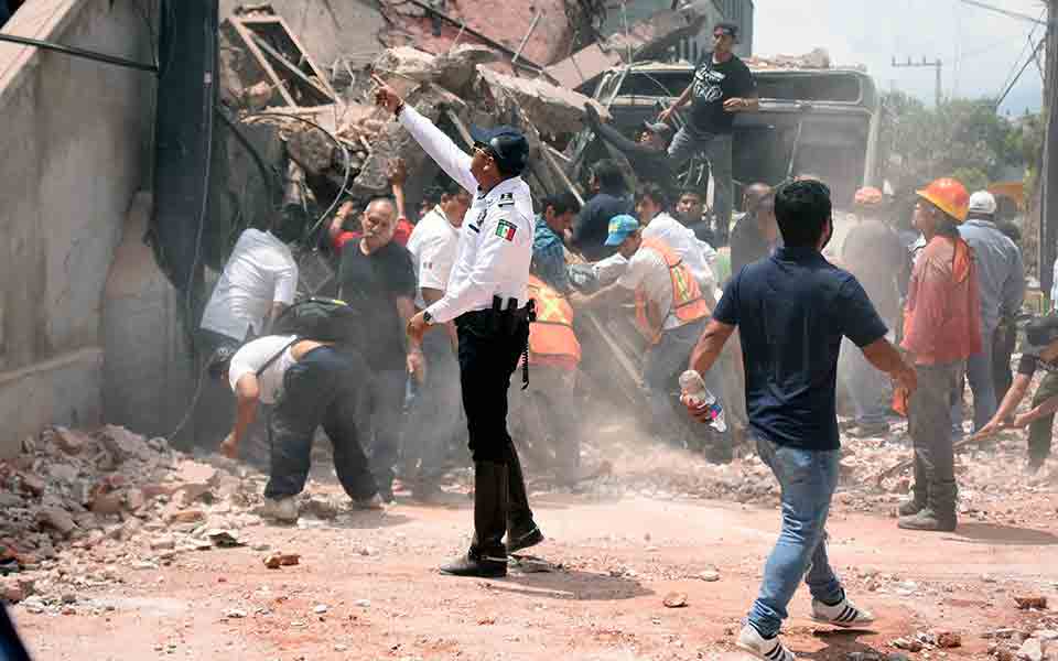 Συγκλονιστικές φωτογραφίες και βίντεο από τον σεισμό στο Μεξικό-1