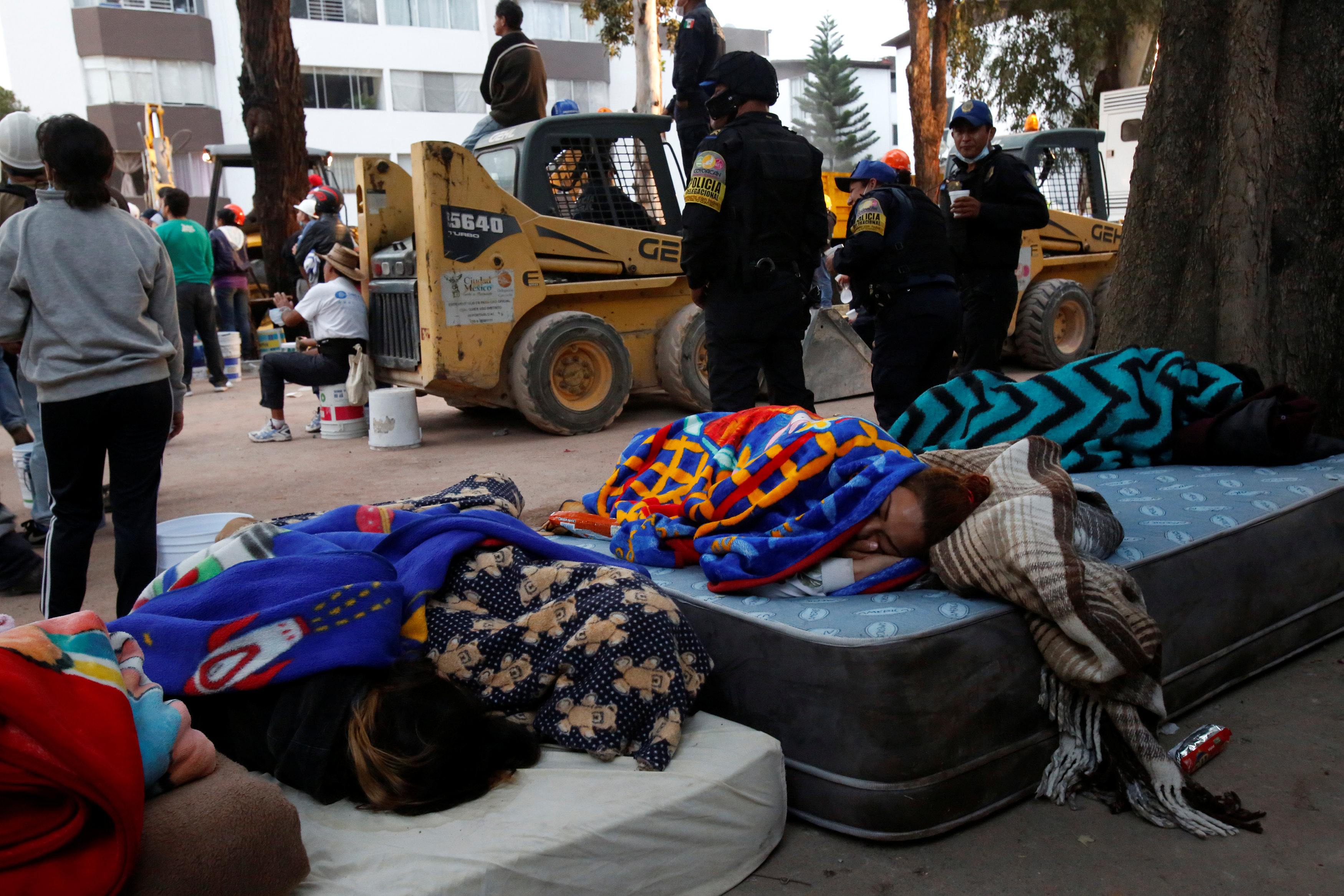 Σεισμός στο Μεξικό: Αγωνιώδεις έρευνες για εντοπισμό επιζώντων στα συντρίμμια-2