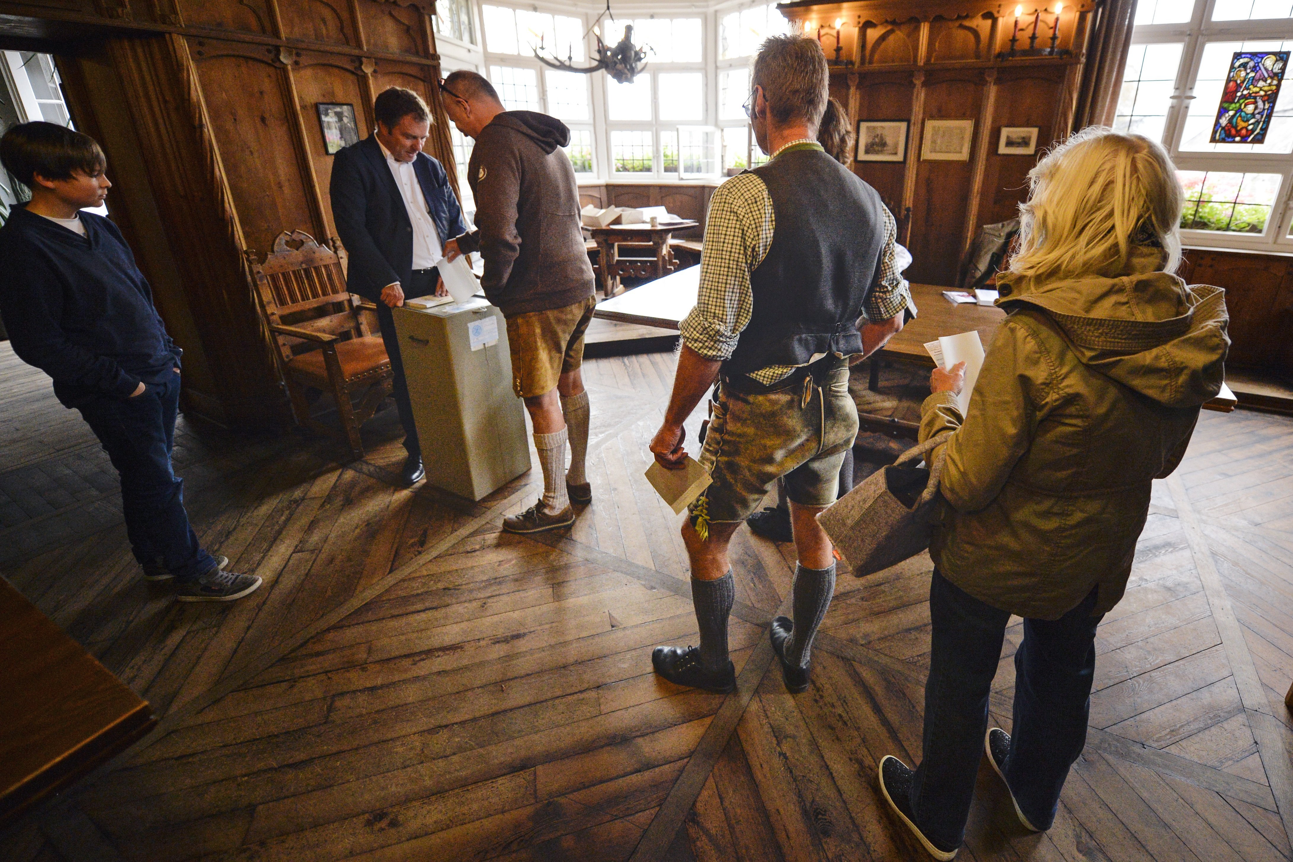 «Πολιτικός σεισμός» στο Βερολίνο: Πρωτιά για Μέρκελ, νίκη για το ακροδεξιό AfD, εκτός συνασπισμού το SPD-3