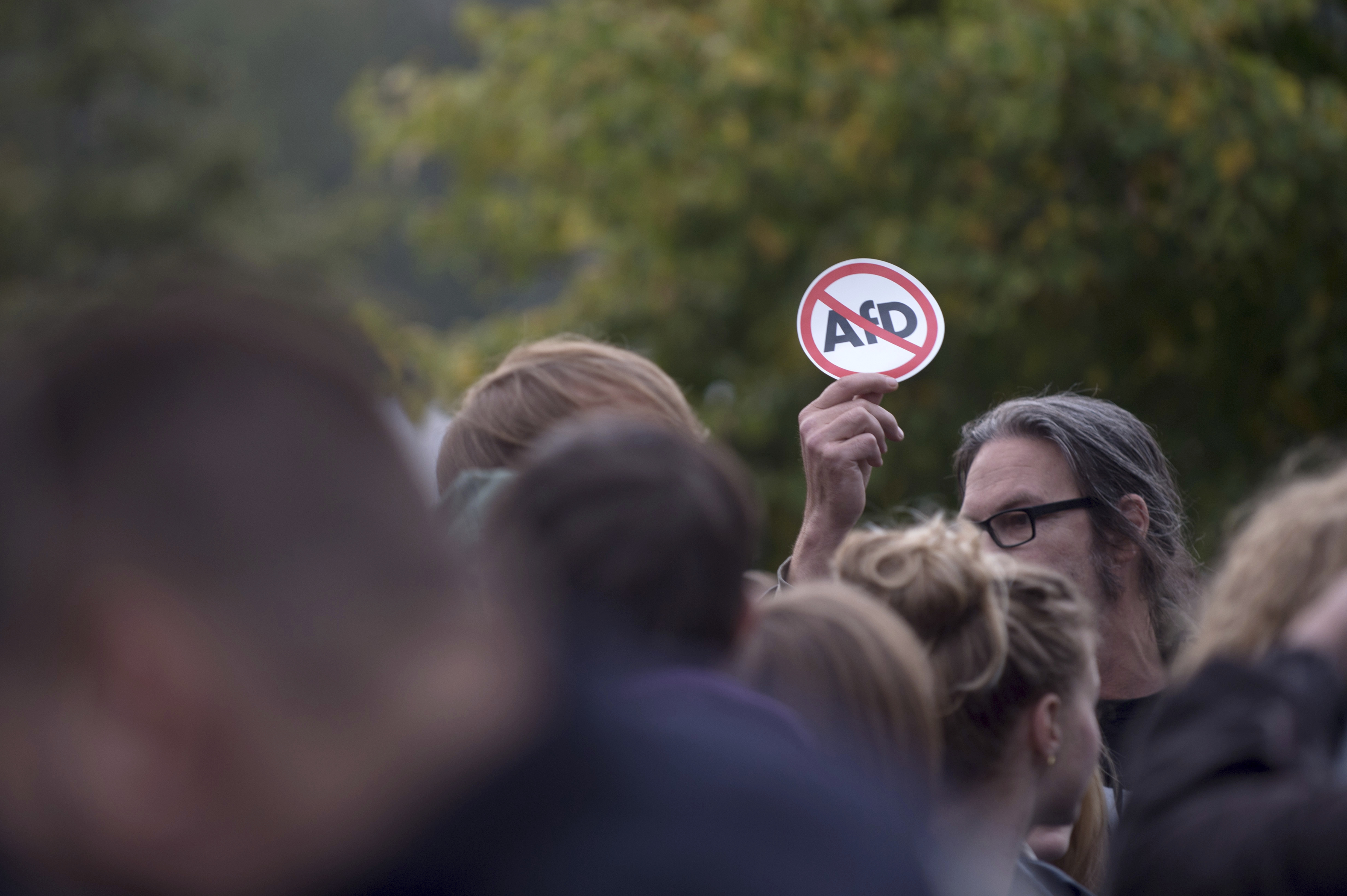 «Πολιτικός σεισμός» στο Βερολίνο: Πρωτιά για Μέρκελ, νίκη για το ακροδεξιό AfD, εκτός συνασπισμού το SPD-2