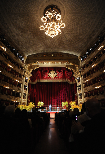 H CHOPARD φιλοτέχνησε το έπαθλο των πρώτων Green Carpet Fashion Awards-1