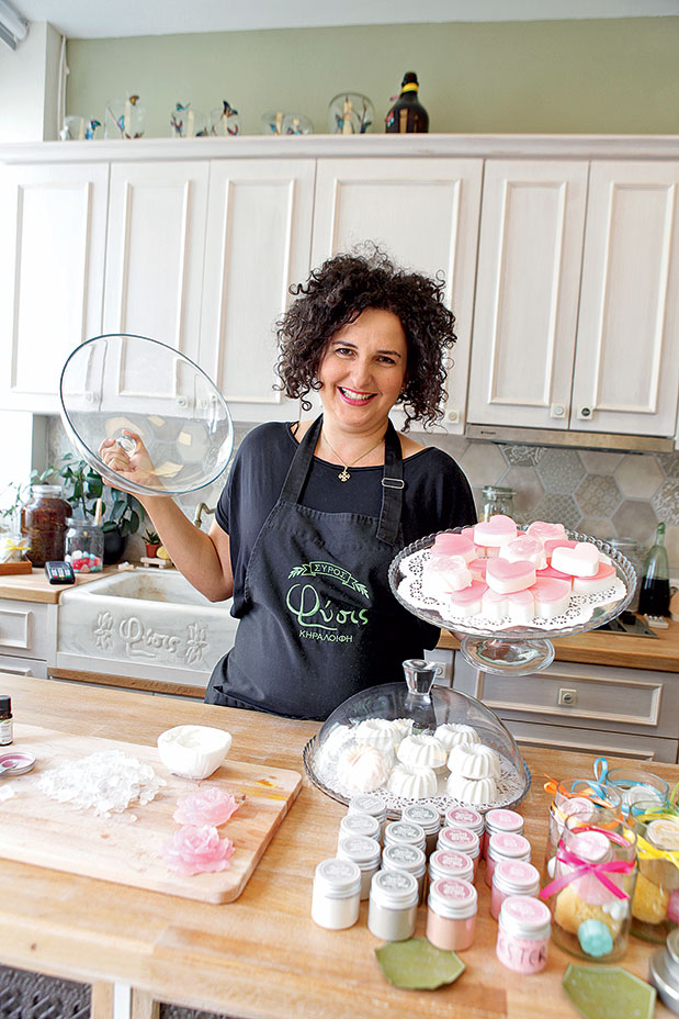 Ερμούπολη, Άνω Σύρος: Οι αρχόντισσες συστήνονται-9