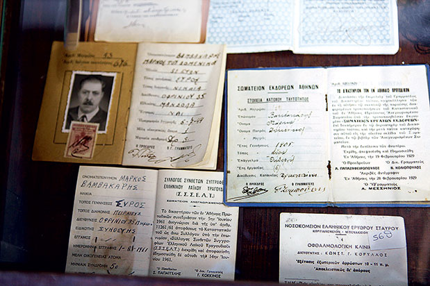 Ερμούπολη, Άνω Σύρος: Οι αρχόντισσες συστήνονται-2