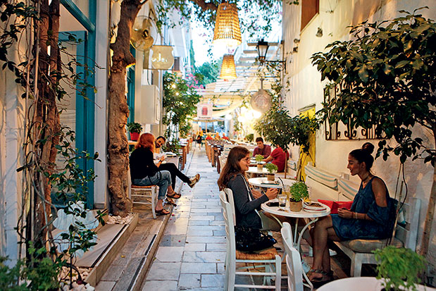 Ερμούπολη, Άνω Σύρος: Οι αρχόντισσες συστήνονται-7