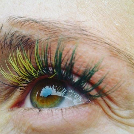 To νέο beauty trend λέγεται Μermaid Lashes και περιλαμβάνει πολύ χρώμα-2