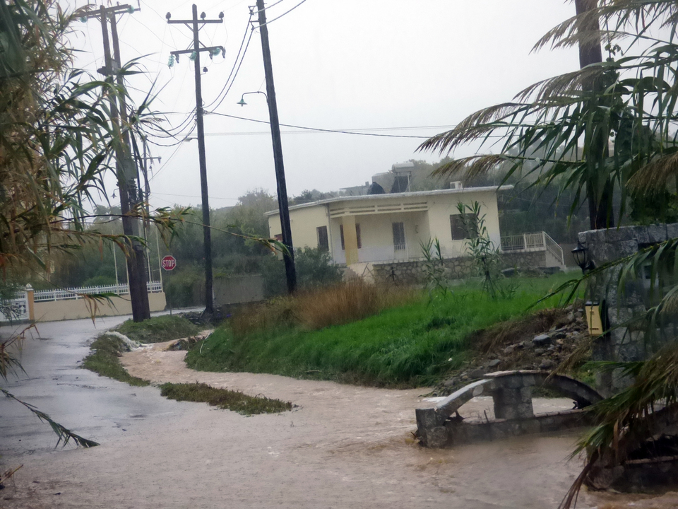 «Πνίγηκε» η Κρήτη από την κακοκαιρία-4