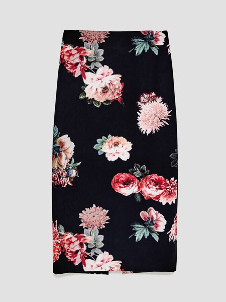 6 pencil φούστες που αποδεικνύουν πως δεν ”ανήκουν” μόνο στο γραφείο-3