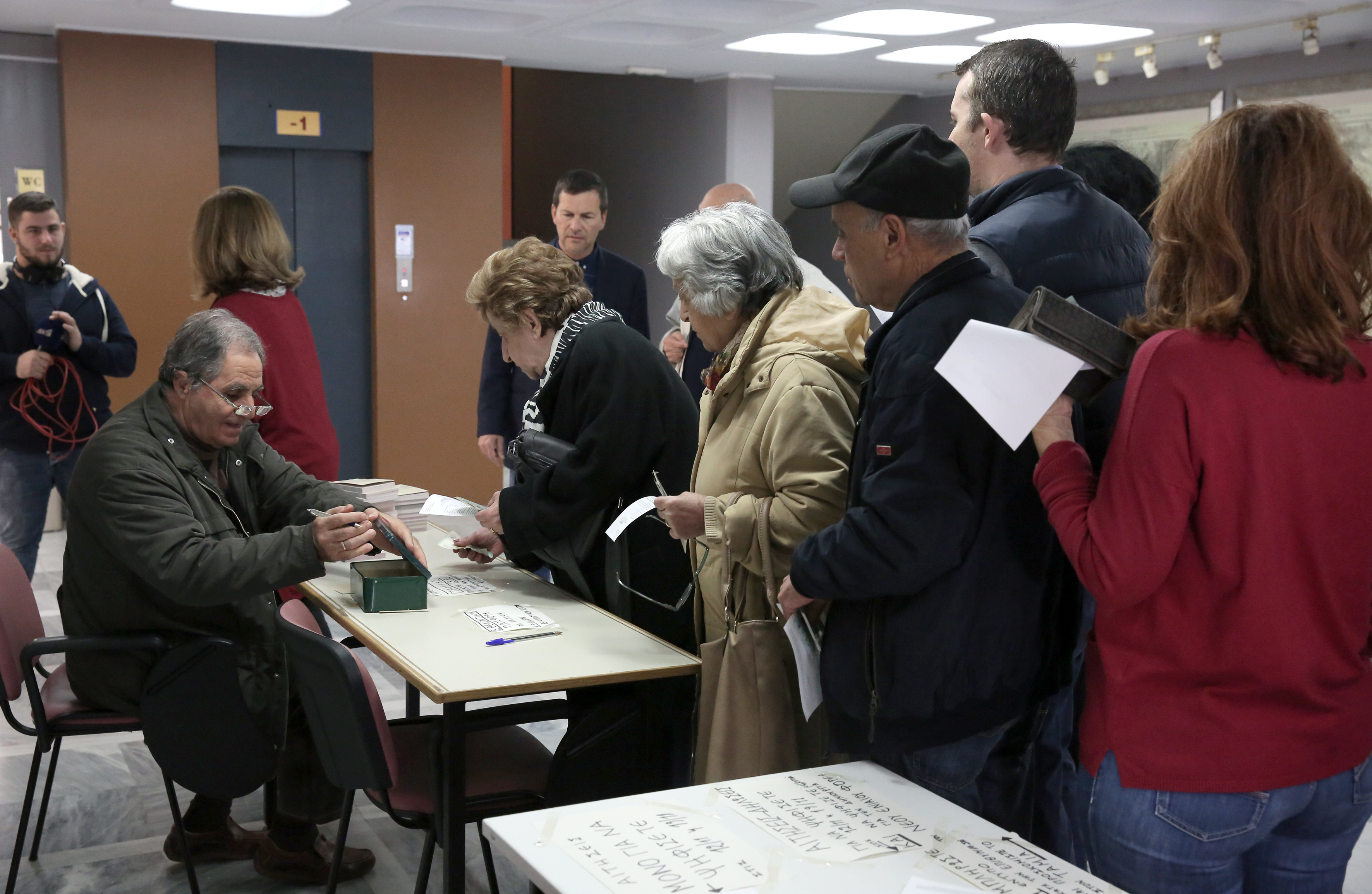 Κεντροαριστερά: Περισσότεροι από 210.000 πολίτες στις κάλπες-2