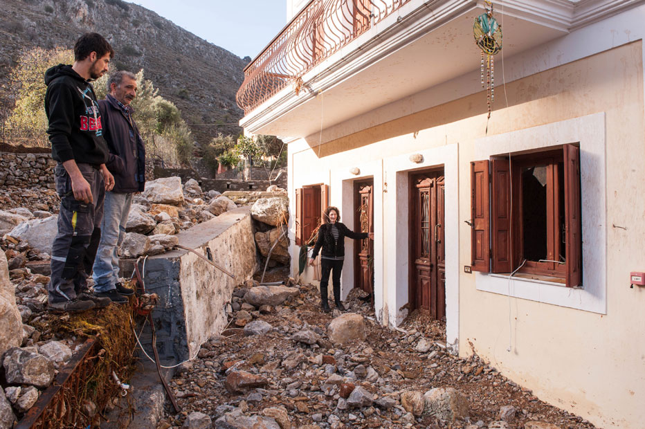 Σύμη: Εικόνες καταστροφής από το πέρασμα της κακοκαιρίας-1