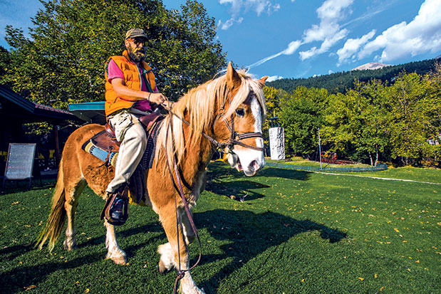 Καρπενήσι: Στην αγκαλιά της φύσης-8