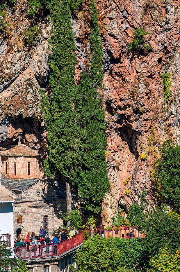 Καρπενήσι: Στην αγκαλιά της φύσης-1