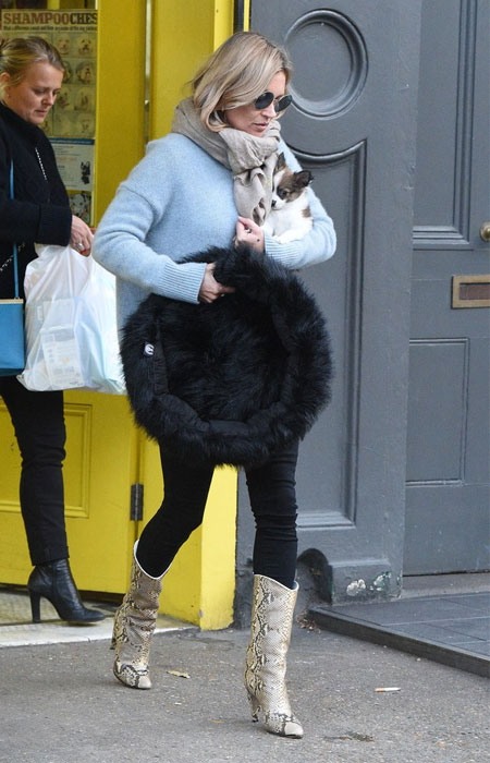 H Kate Moss μόλις φόρεσε αυτές τις Mango μπότες και εμείς τις θέλουμε τώρα!-1