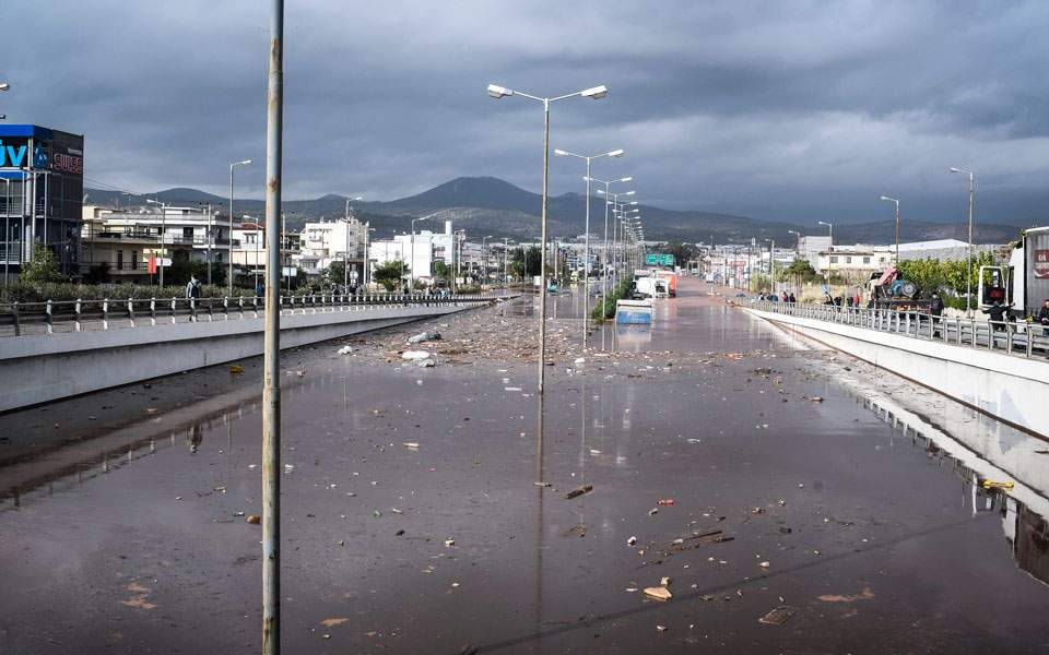 Τραγωδία με 15 νεκρούς στη Δυτ. Αττική – Πλημμύρισαν Μάνδρα, Μαγούλα, Νέα Πέραμος-7