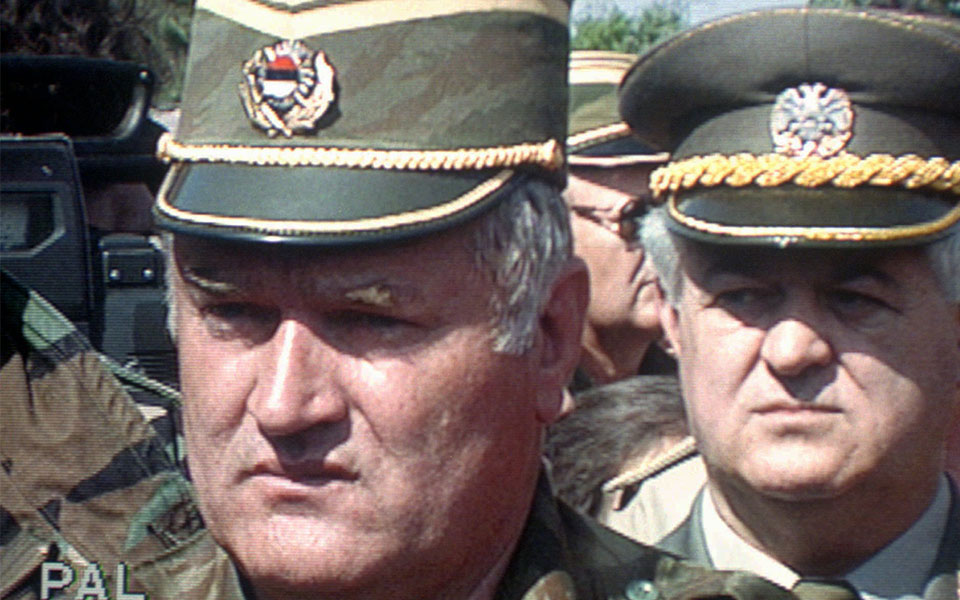 Δάκρυα χαράς και… πίκρας για τα ισόβια σε Μλάντιτς – Η αιματοβαμμένη ιστορία της Βοσνίας σε εικόνες-11