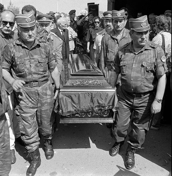 Δάκρυα χαράς και… πίκρας για τα ισόβια σε Μλάντιτς – Η αιματοβαμμένη ιστορία της Βοσνίας σε εικόνες-10