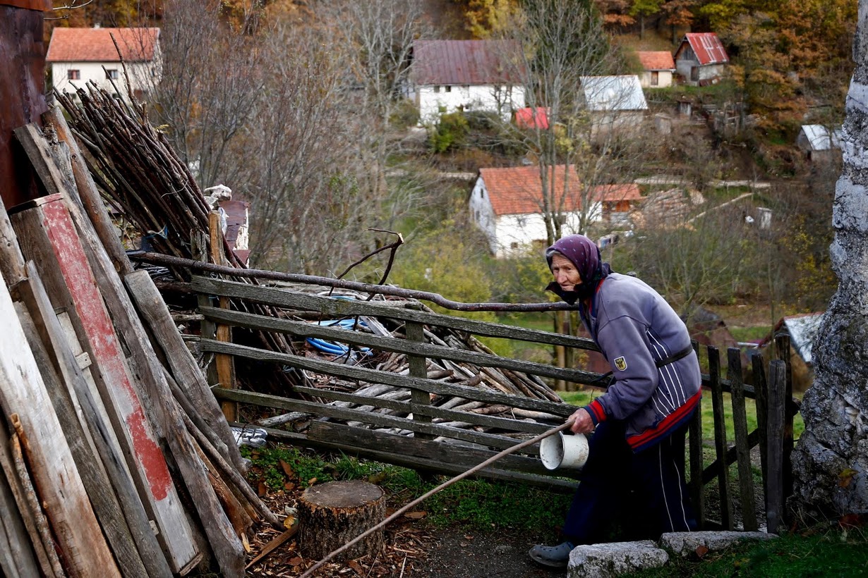 Στο ερειπωμένο χωριό που γεννήθηκε, ο Μλάντιτς θεωρείται ακόμα ήρωας-6
