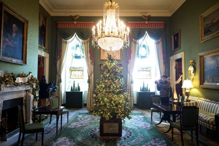 Η Melania Trump τα… έδωσε όλα στην χριστουγεννιάτικη διακόσμηση του Λευκού Οίκου!-2