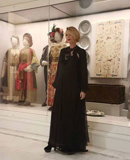 Η επτά μηνών έγκυος Βίκυ Καγιά κάνει πασαρέλα για τον Jean Paul Gaultier-1