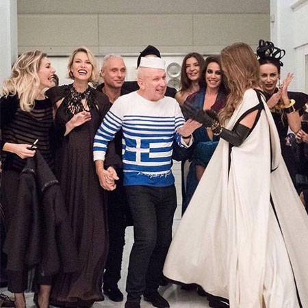 Η επτά μηνών έγκυος Βίκυ Καγιά κάνει πασαρέλα για τον Jean Paul Gaultier-2