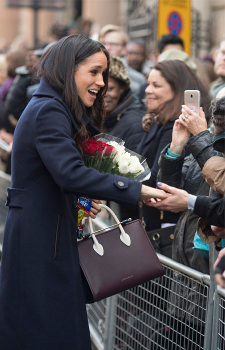 Φρενίτιδα στη Μεγάλη Βρετανία! Ο Harry και η Meghan εμφανίστηκαν στο Nottingham-2
