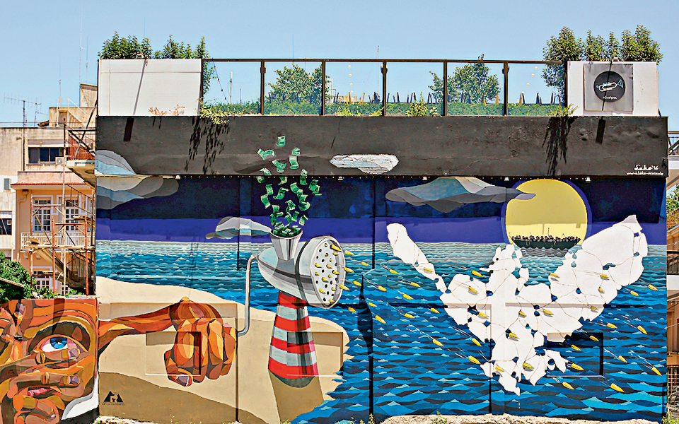 Αναζητώντας νέα θέα από τα μπαλκόνια της Πάτρας-1