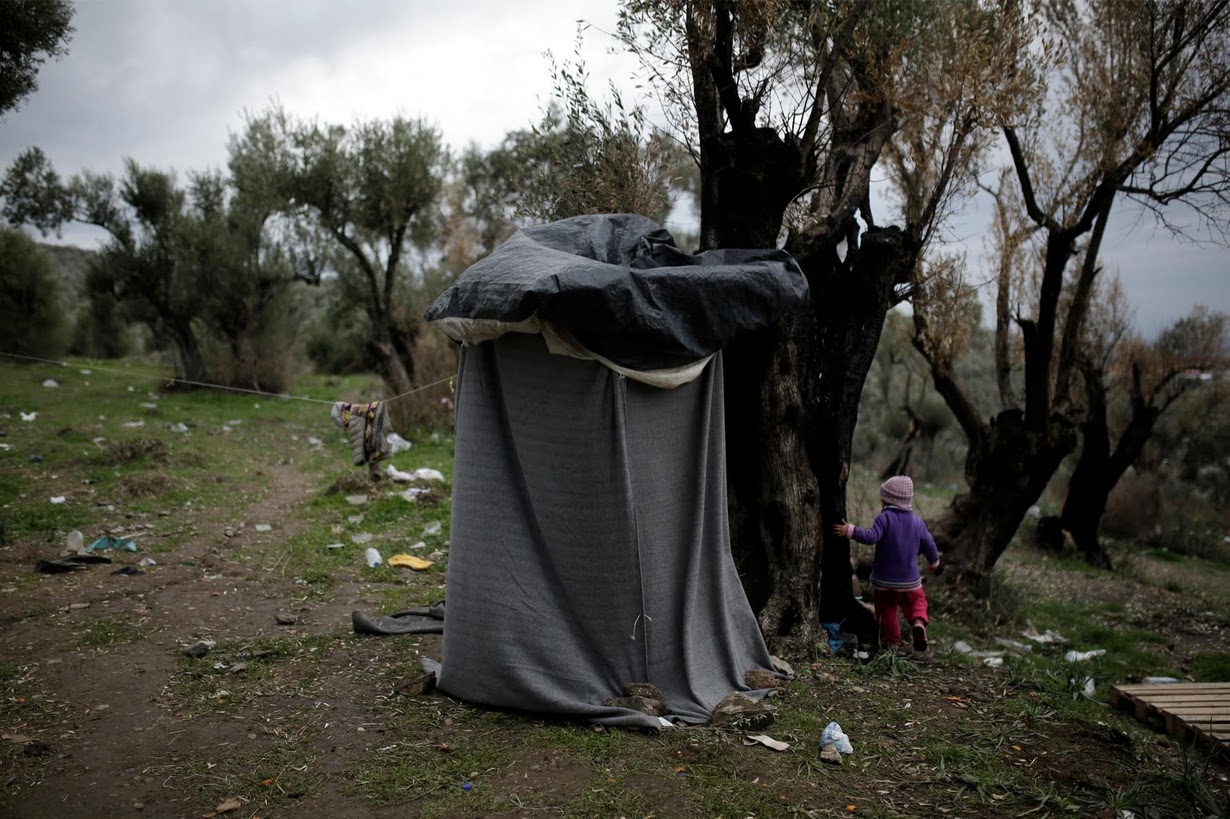 Το συγκλονιστικό φωτορεπορτάζ του Reuters για τους μετανάστες στη Λέσβο:  «Δεν είναι ζωή αυτή για ανθρώπους»-4