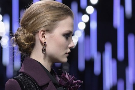 Ο ιδανικός συνδυασμός μακιγιάζ + μαλλιά που θέλουμε να κάνουμε τις γιορτές-1