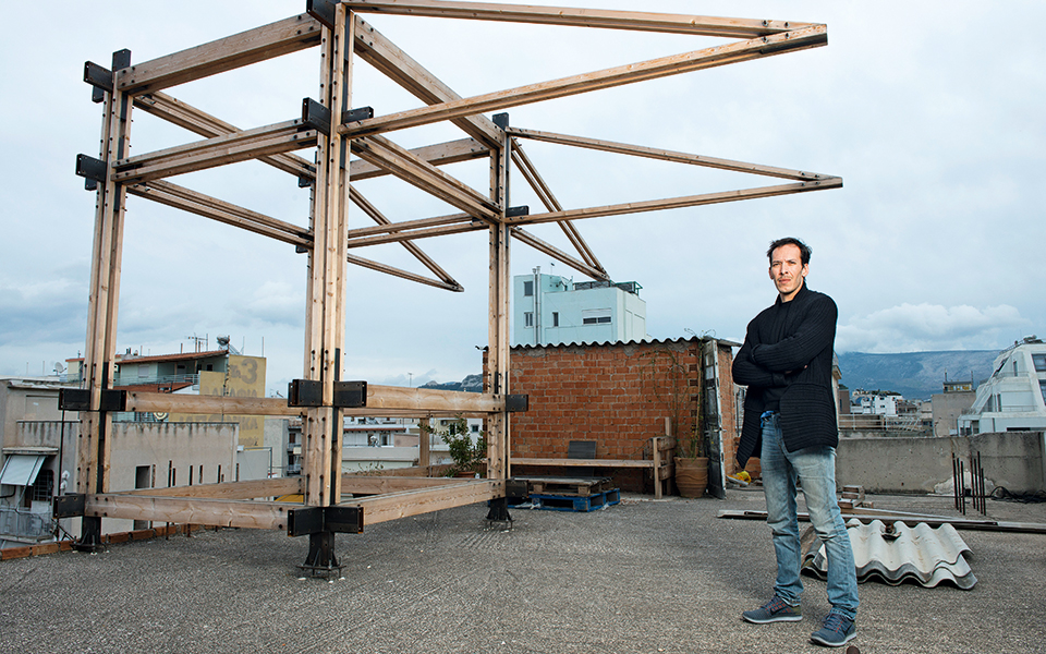 Το παλιό γκαράζ που έγινε χώρος τέχνης-3