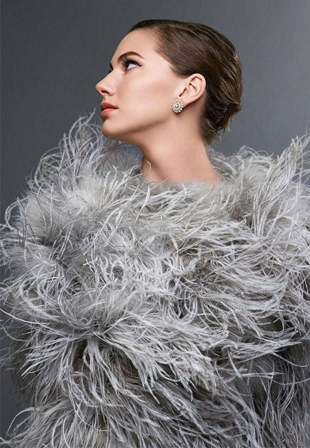 H εγγονή της Audrey Hepburn υποδύεται την γιαγιά της στην πρώτη της φωτογράφιση ως μοντέλο-3