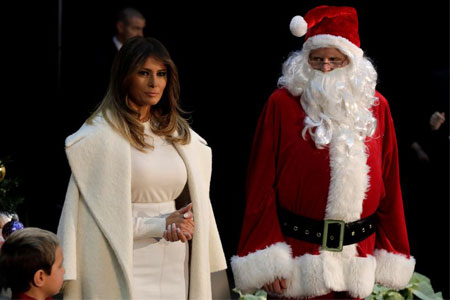 Χαμός με την χριστουγεννιάτικη σέλφι της Melania Trump-1