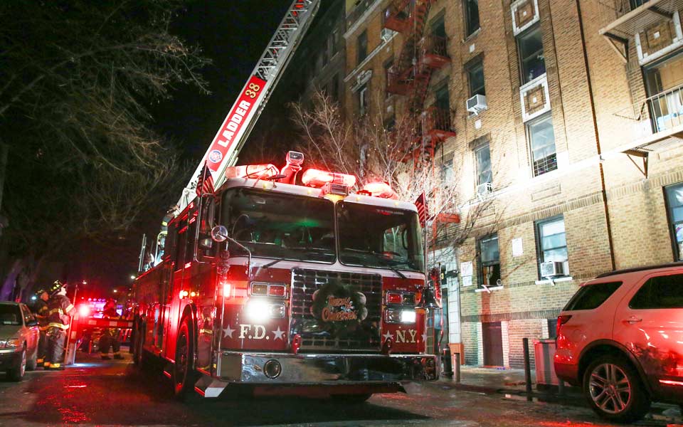 Νέα Υόρκη: «Παιδί που έπαιζε» προκάλεσε τη φονική πυρκαγιά στο Μπρονξ – 12 νεκροί-2