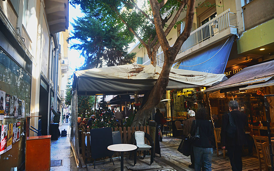 Επιχείρηση «απελευθέρωσης» της Τσακάλωφ από τα τραπεζοκαθίσματα, μετά το ρεπορτάζ της «Κ»-2