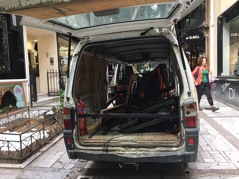 Επιχείρηση «απελευθέρωσης» της Τσακάλωφ από τα τραπεζοκαθίσματα, μετά το ρεπορτάζ της «Κ»-4