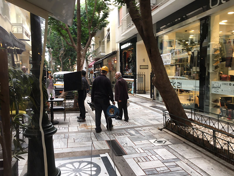 Επιχείρηση «απελευθέρωσης» της Τσακάλωφ από τα τραπεζοκαθίσματα, μετά το ρεπορτάζ της «Κ»-3